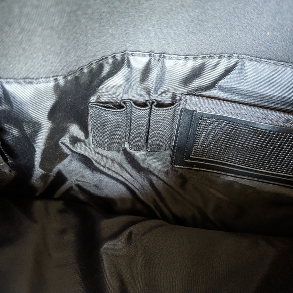 Targus Laptop Sleeve Gray/Black Neoprene (CVR200) 15 Inch - Picture 7 of 7